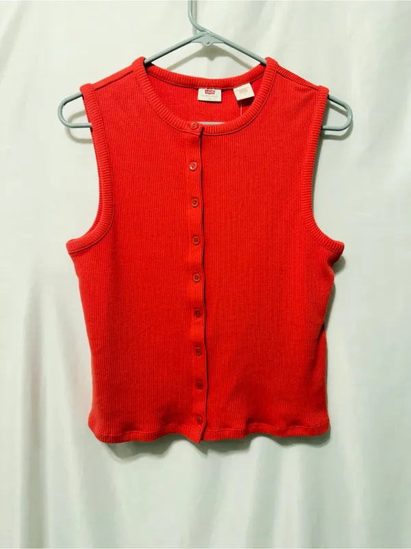 Rory Red Ribbed Button Up Top - Levi's- NWT size Medium - Image 4