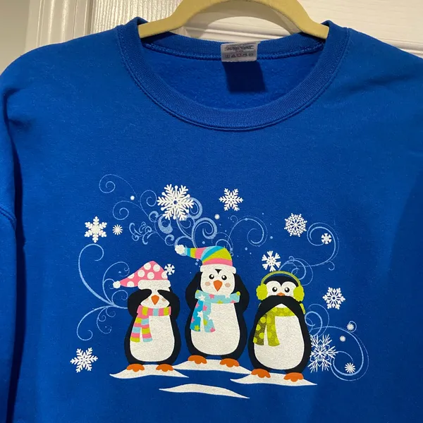 Jerzees Size M Blue Crew Neck Graphic Print Sweatshirt Penguins Snow Ski Winter - Image 2