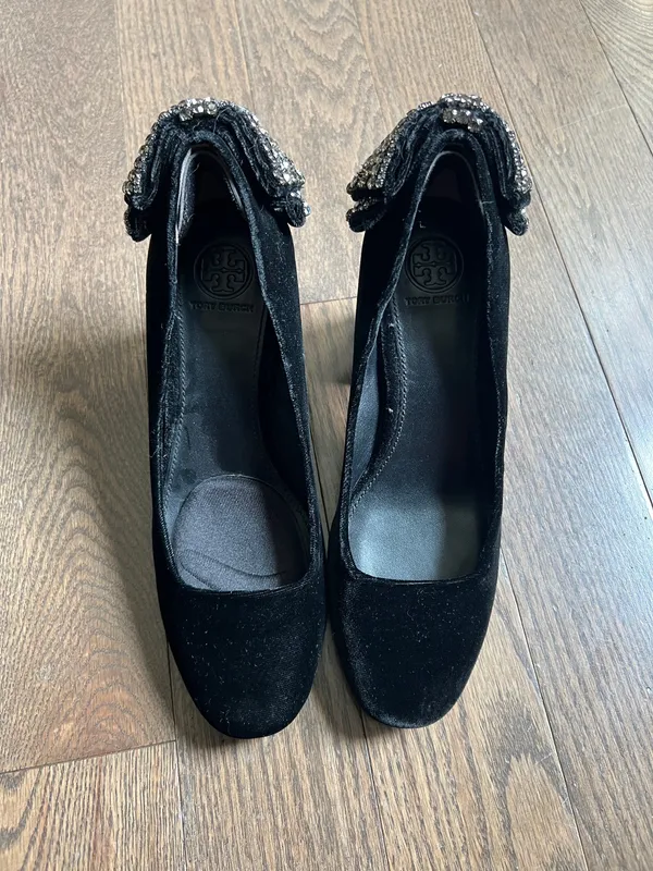 Tory Burch Josephine Black Velvet Block Heel Pumps with Crystal Bow size 6.5 - Image 2