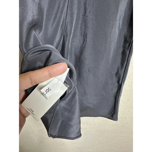 CHICJOC Silk Stretch Camisole Size 36 US4 Charcoal Gray V-Neck Minimalist Tank - Image 7