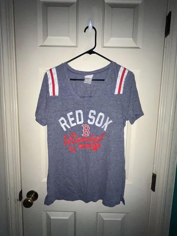 5th & Ocean Boston Red Sox Women's Heather Grey V-Neck Striped Shoulder T-Shirt - Image 2