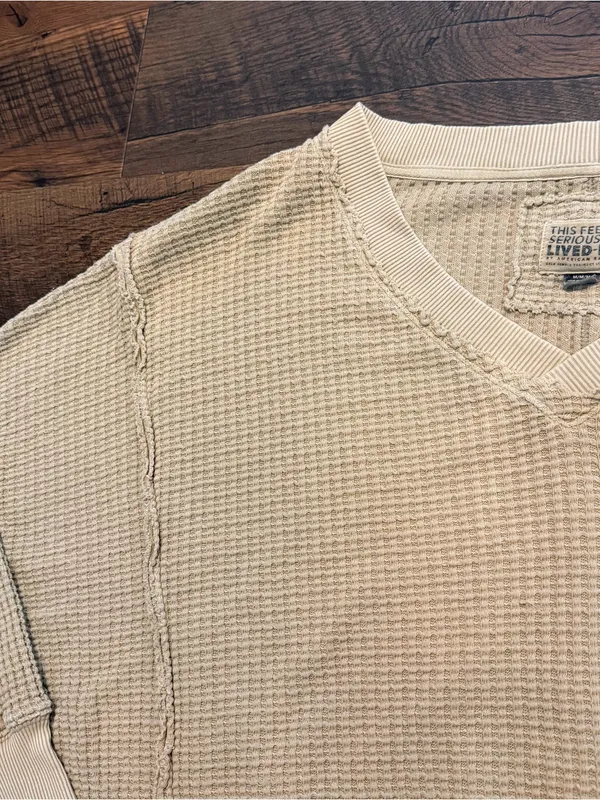 Women’s American Eagle Oversized Big Hug Crewneck Size Medium - Image 4
