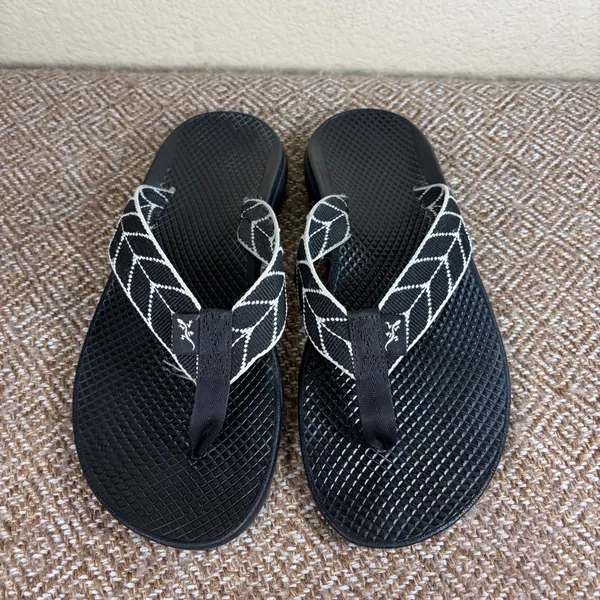 Chacos Black White Thong Sandals Slides Slip On Sz 8 Women’s Casual Comfy Minimal - Image 2