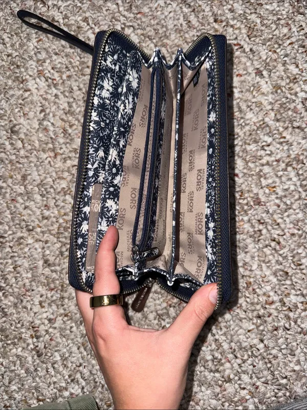 Michael Kors Larger Wallet Navy Blue - Image 3