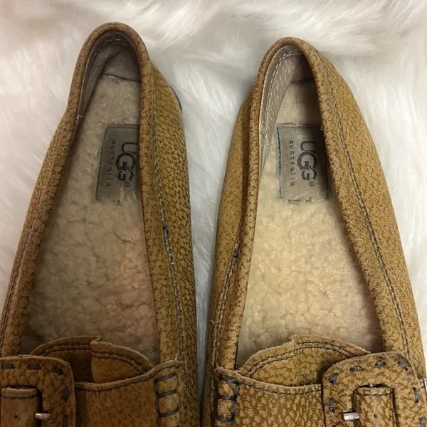 Ugg Australia Beige Fur‎ Lined Logo Buckle Loafer Size 7 A1 - Image 9