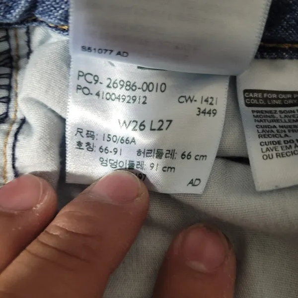 Levi’s High Waisted Mom Jeans Light Wash Blue Women’s Size 26 - Image 10