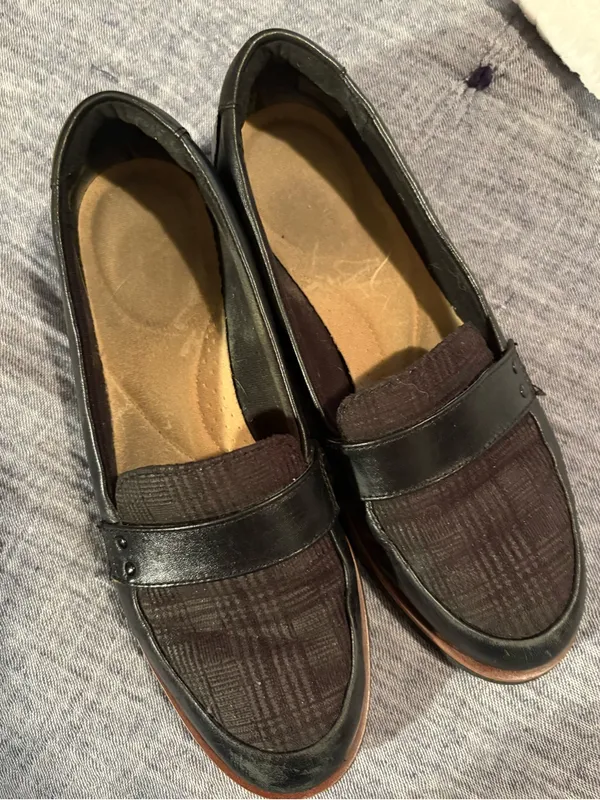 Clarks Black Leather Women’s Slip-On Loafers - Image 7