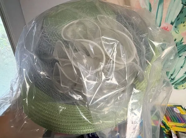 Green and Grey Straw Sun Hat with White Flower Accent - Image 2