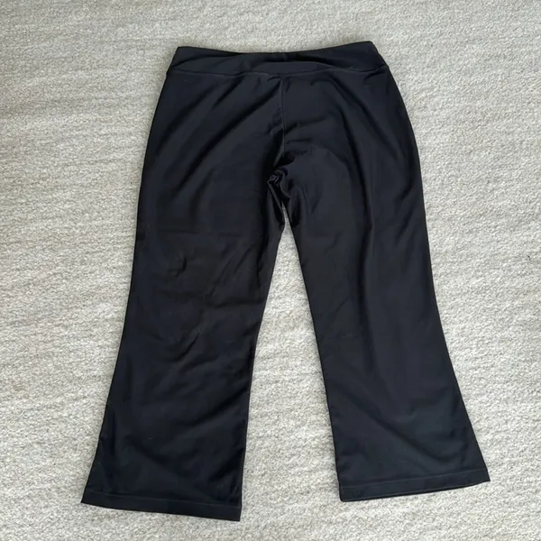 Nike fit dry size large stretch Capri gray - Image 2