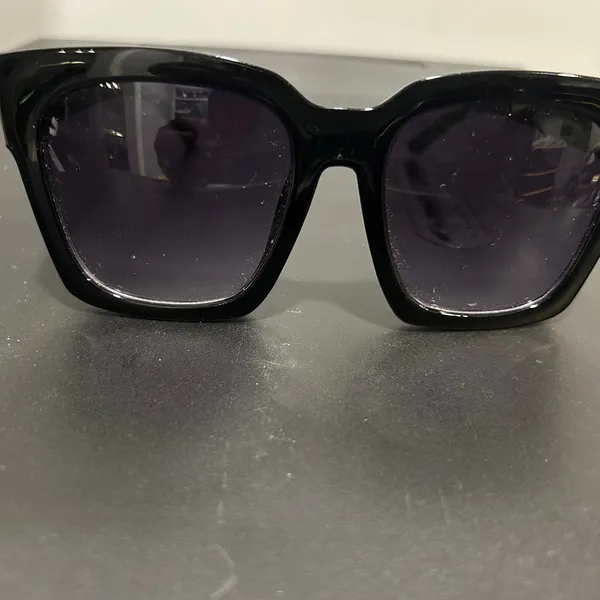 Stylish Black Sunglasses - Image 6
