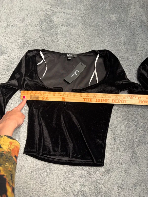 Lulus Black Velvet Long-Sleeve V-Notch Crop Top XS NWT - Image 6