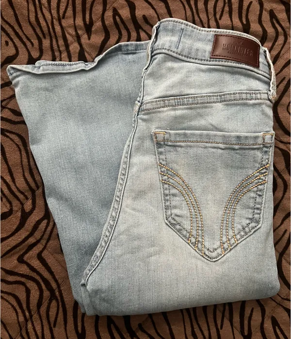 Hollister Jeans High-Rise Flare - Image 2