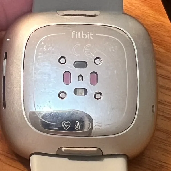 Fitbit Sense Watch, Charger, Faceplate and bands - Image 3