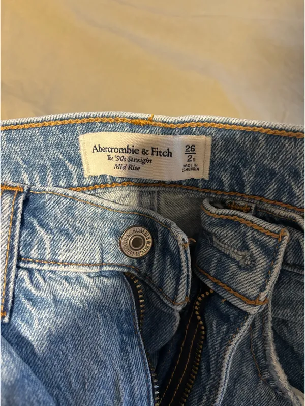 Abercrombie Mid-Rise 90’s Straight Leg Jeans - Image 3