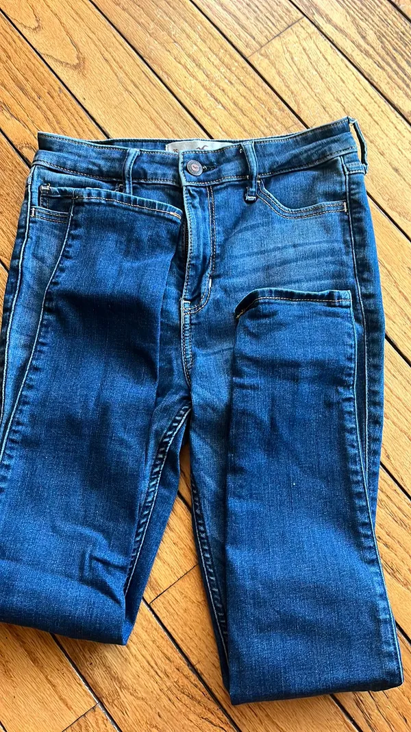 Hollister High Rise Super Skinny Denim - Image 3
