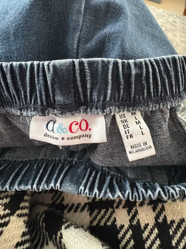 Denim & Co mpany Size Medium Elastic Waist Jeans - Image 5