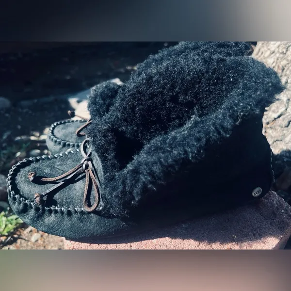 UGG Alena Indoor Outdoor Moccasin Slippers Womens Size 7 Black Suede Sheepskin - Image 6