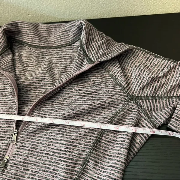 Lululemon Race Your Pace 1/2 Zip Gray Purple Striped‎ 4 - Image 13