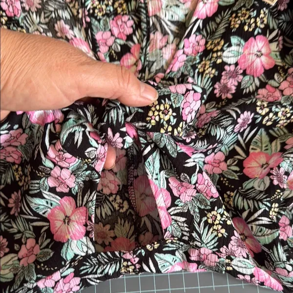 Aeropostale live love Dream Black and Pink romper with Floral Print NWT - Image 4
