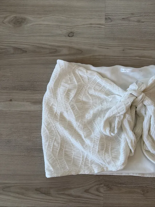 Salty Textured Tie-Front Mini Skirt in White Sarong - Image 3