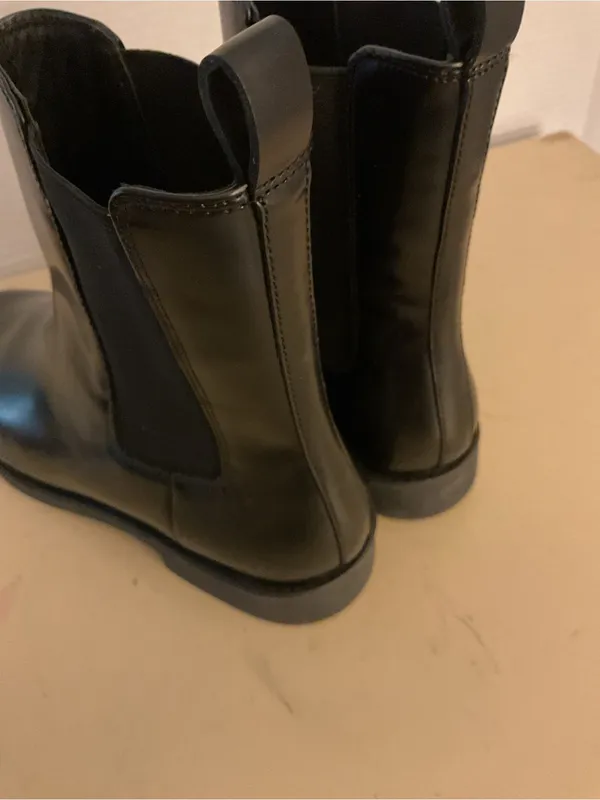 J. Crew women black Leather Chelsea Ankle Boots US 9 - Image 7