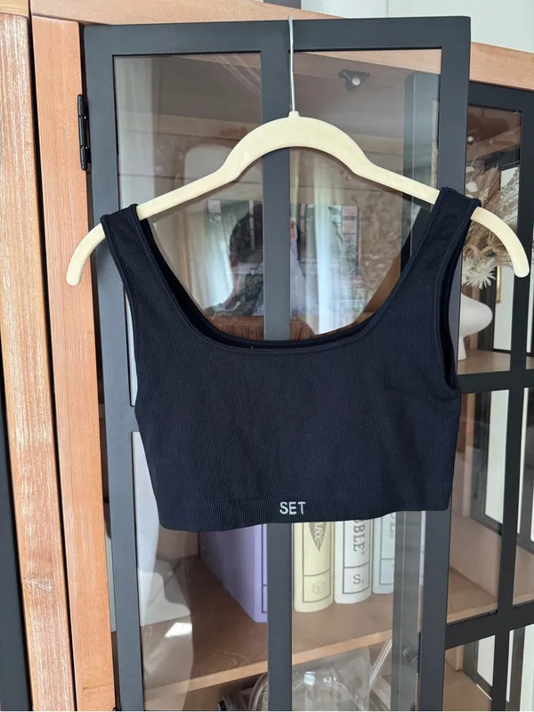SET Active Sculptflex Box Cut Sports Bra ribbed onyx square neck workout - Image 2