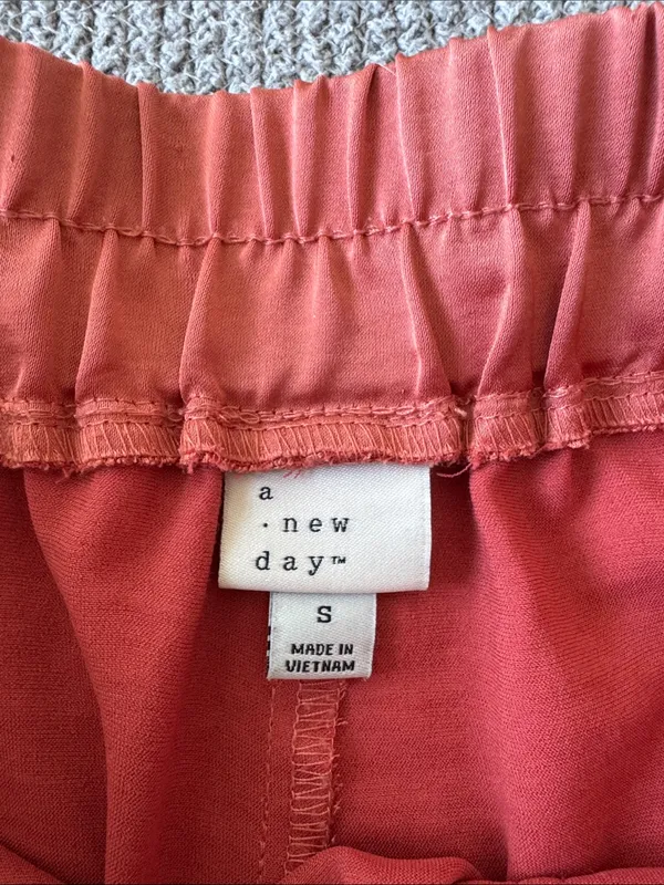 A New Day Coral Satin Shorts Sz Small - Image 3