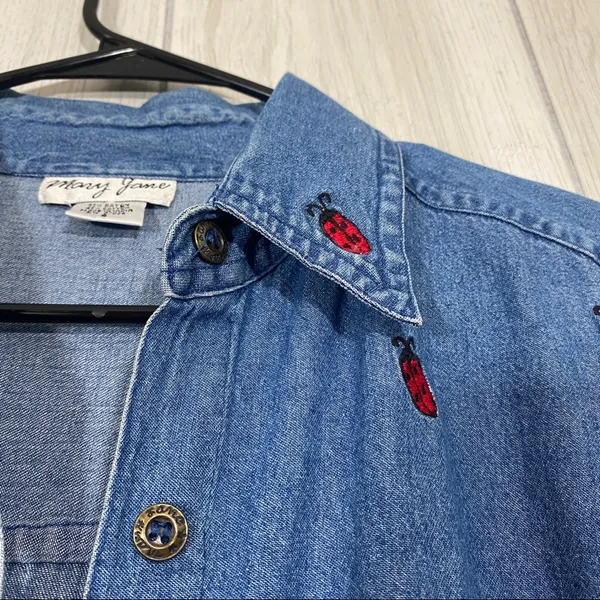 Mary Jane Lady Bug Beetle Embroidered Button Down Chambray Overshirt sz S Small - Image 9