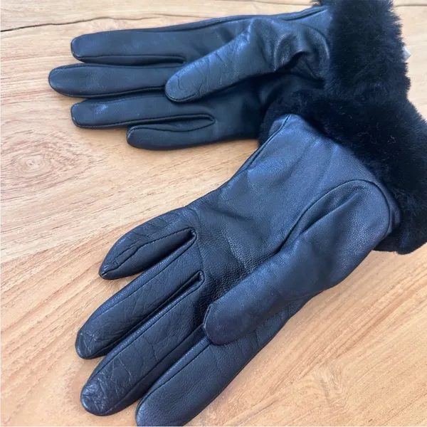 UGG Black Leather Fur-Trimmed Gloves - Image 2