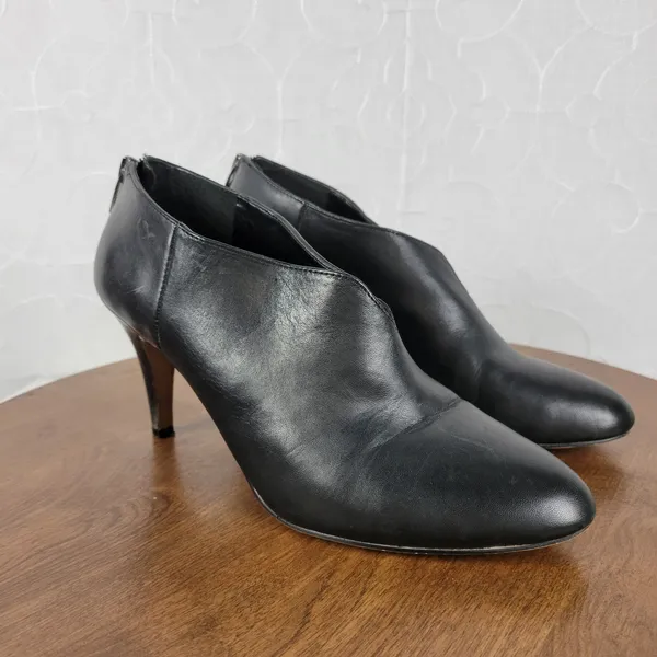 Vince Camuto Vyammi Womens Ankle Bootie Size 9.5 Black V-cut Leather Heeled Boot - Image 10
