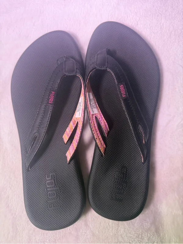 Flojos Black Flip Sandals with Pink Patterned Straps Size 7 - Image 7