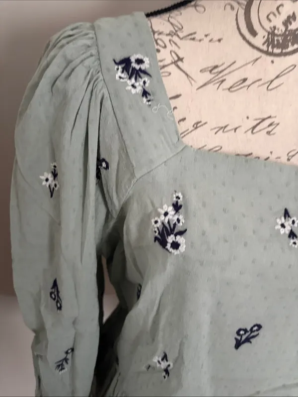 Universal Threads Large Sage Green Floral Embroidered Square-Neck Blouse - Image 2