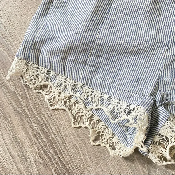 •Rag & Bone woman’s striped lace hem shorts• Size 2 - Image 2