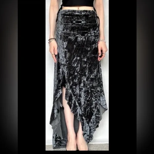 Silence & Noise Luna Velvet Strapless Ruffle Skirt/Dress. Size Small - Image 2