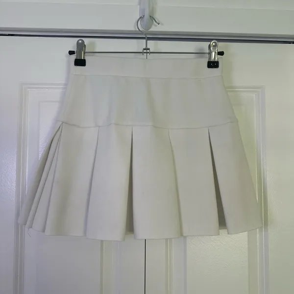 Revolve Lioness Pleated White Mini Skirt XS - Image 3