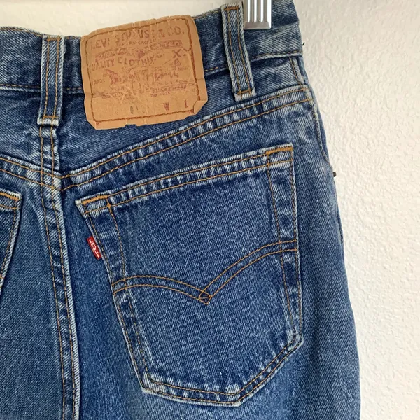 Vintage Levi's‎ High Waisted Jeans Rolled Hem Medium Blue Button Fly Tapered - Image 5
