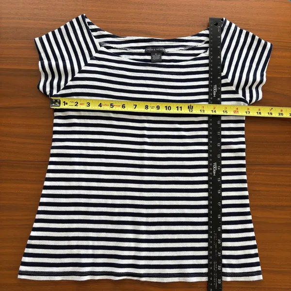 Chelsea & Theodore Striped Boat Neck Top M Navy White Nautical Parisian Chic - Image 5