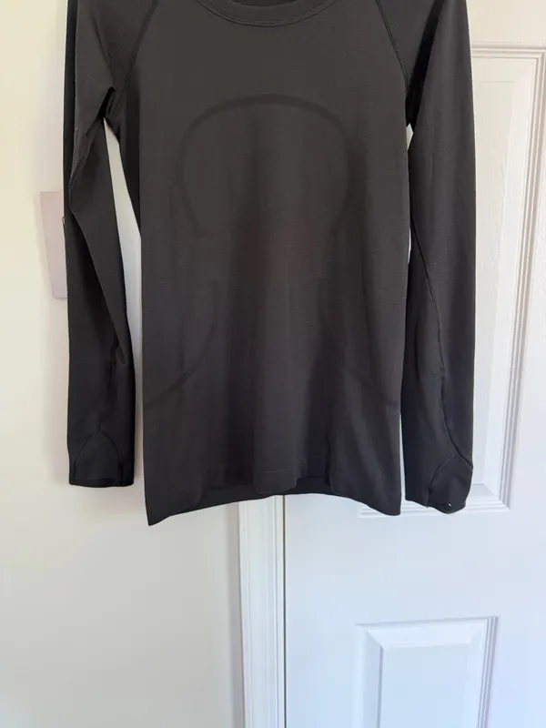 Lululemon Swiftly Tech Long Sleeve 2.0 Black Top Womens 6 Running Workout - Image 4