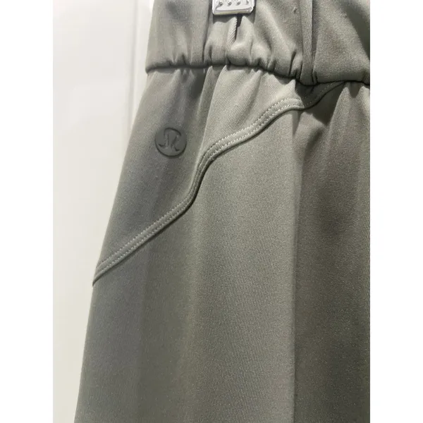Lululemon Keep Moving Pant in Grey Sage Sz 8 - Image 6