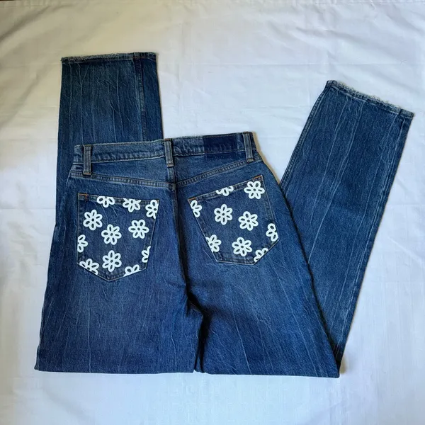 Abercrombie the 90s straight ultra high rise Jean with floral pockets size 29/8 - Image 2
