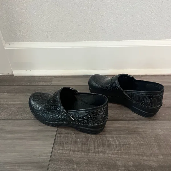 Dansko Professional Black Tooled Clog Size 38   - Image 5