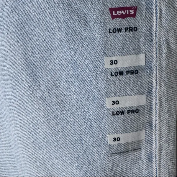 NWT Levi’s Low Pro Midrise Straight‎ Leg Jeans - 30 - Image 3