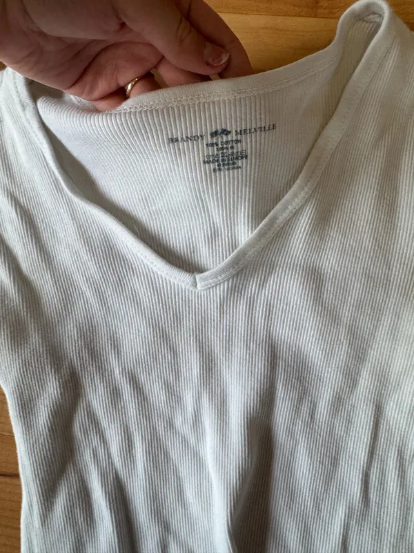 Brandy Melville White Short Sleeve - Image 3