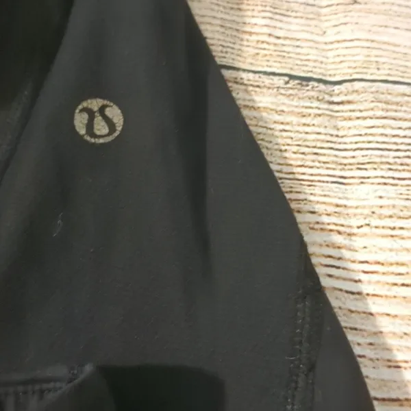 Lululemon black cropped leggings size 8 - Image 2