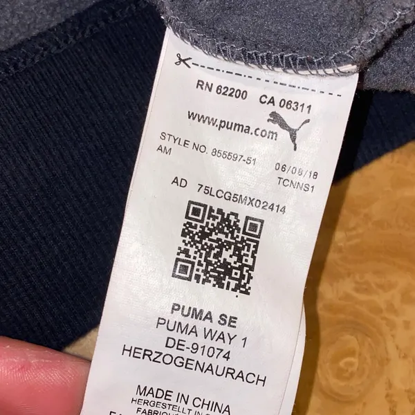 PUMA Black and Gray Camo Cropped Hoodie Size Medium - Image 8