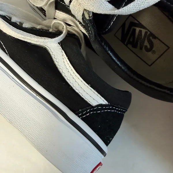 Vans Unisex Suede Sneakers - Image 9