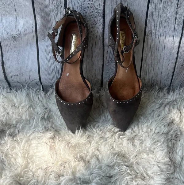 🤎 Halogen Studded Suede Heels - Size 7.5 Elegant and edgy! These pointed-toe heels by Halogen feature a soft suede finish and silver stud detailing for a chic, modern look. ✨ Size 7.5 – true to size ✨ Rich taupe/brown suede ✨ Adjustable ankle strap with silver buckle ✨ Studded detail around toe and straps ✨ Gently worn – great condition Perfect for date night, office outfits, or elevated everyday looks! - Image 4