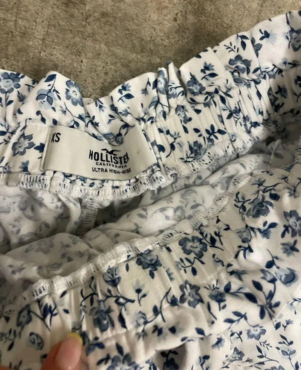 Hollister Floral Shorts - Image 2