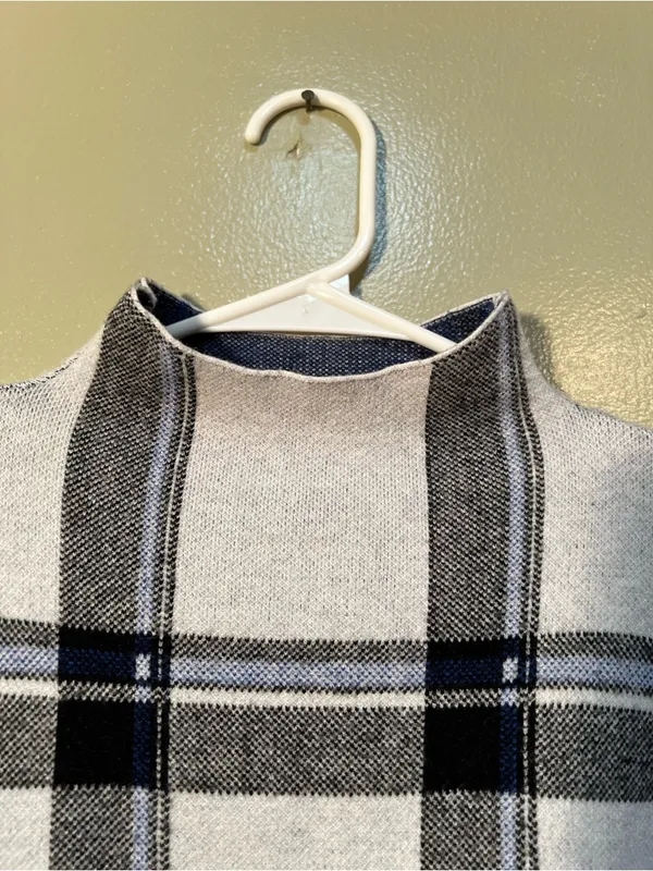 Tahari Women's Size Large Mock Neck Sweater‎ Light Gray Black Blue Plaid - Image 6