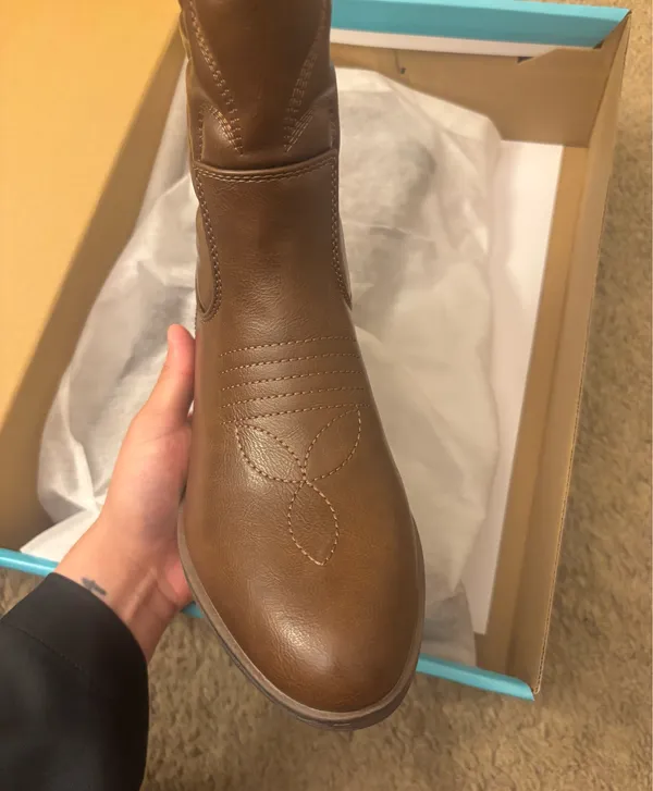 Boots Brown Size 8.5 - Image 5